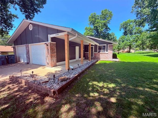 70 S Meadow Lane, Glen Carbon, IL 62034