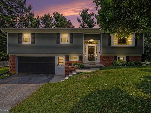 1837 AMITY DRIVE, LANCASTER, PA 17601