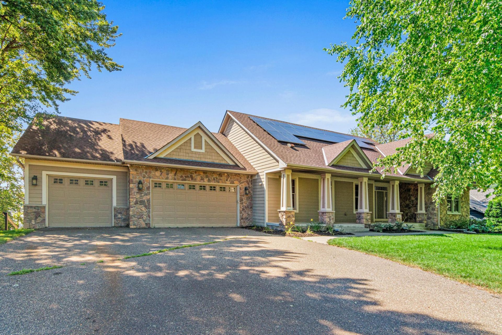 3447 Siems Court , Arden Hills, MN 55112