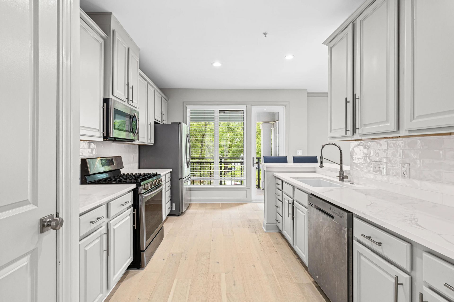 200 River Landing Drive Photo 11