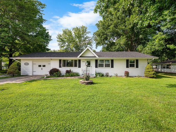 1417 W Locust Street , Bolivar, MO 65613