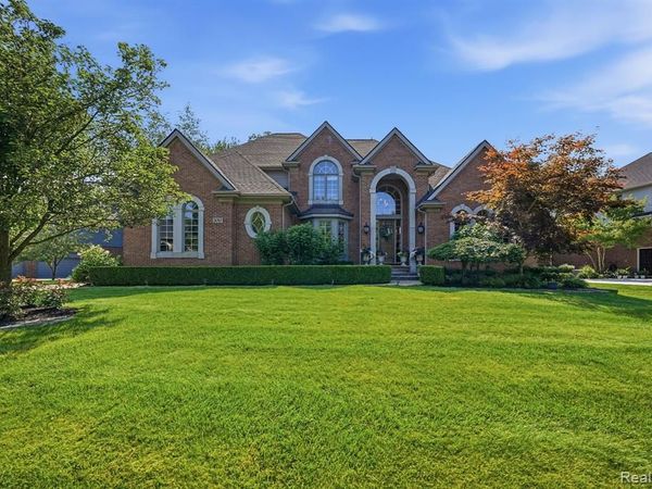26363 Mandalay Circle, Novi, MI 48374