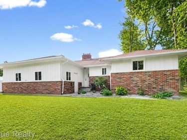 5155 Gratiot Avenue, St. Clair Twp, MI 48079