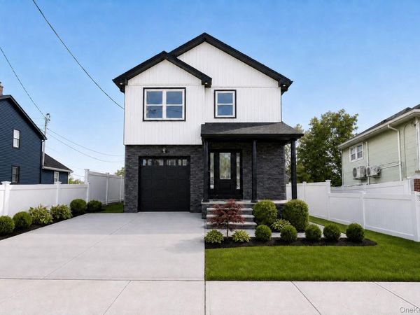 1316 R Street , Elmont, NY 11003