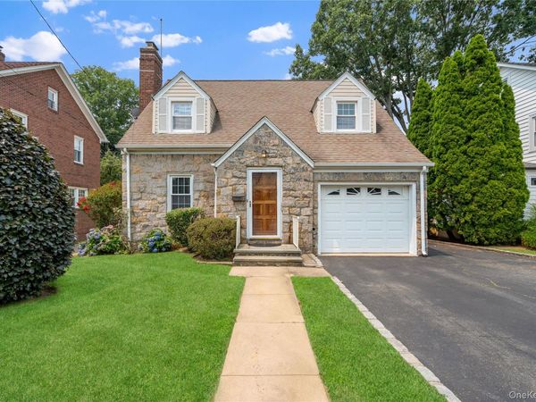 19 Chestnut Street , Glen Cove, NY 11542