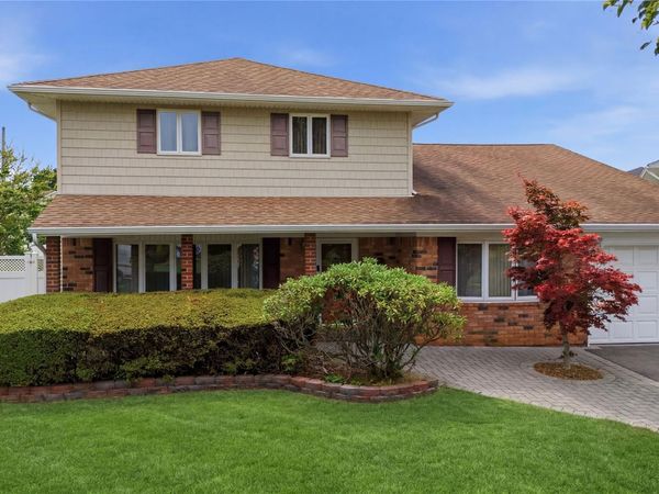 6 Navy Drive, Smithtown, NY 11787