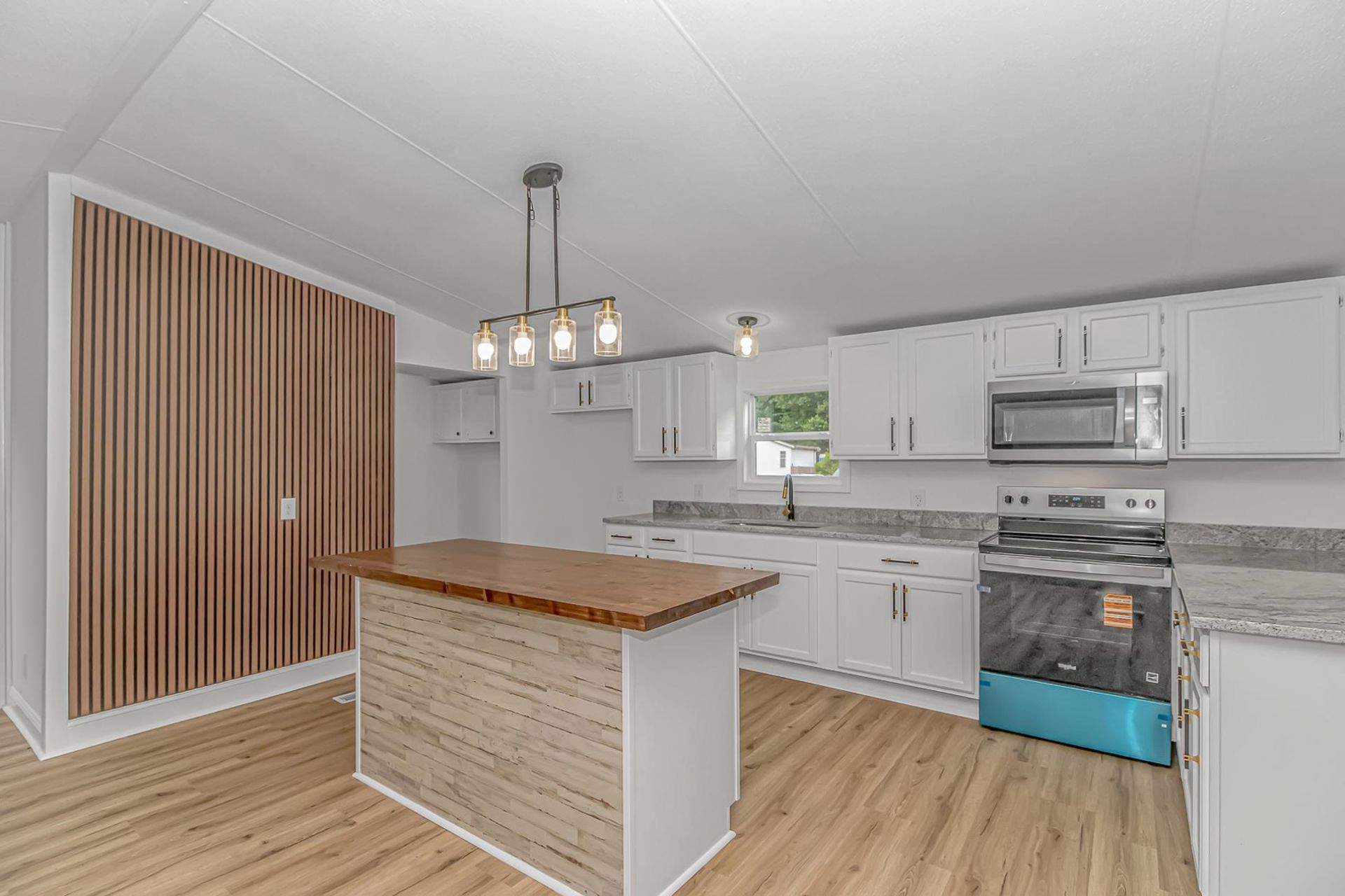 8157 Woodland Dr. Photo 10