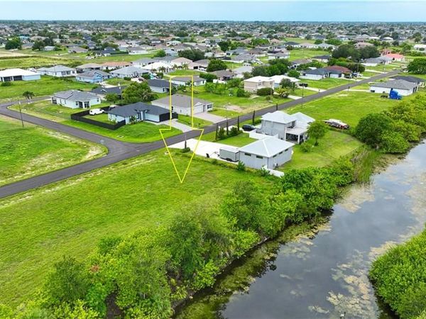 1025 NE 15th TER , CAPE CORAL, FL 33909