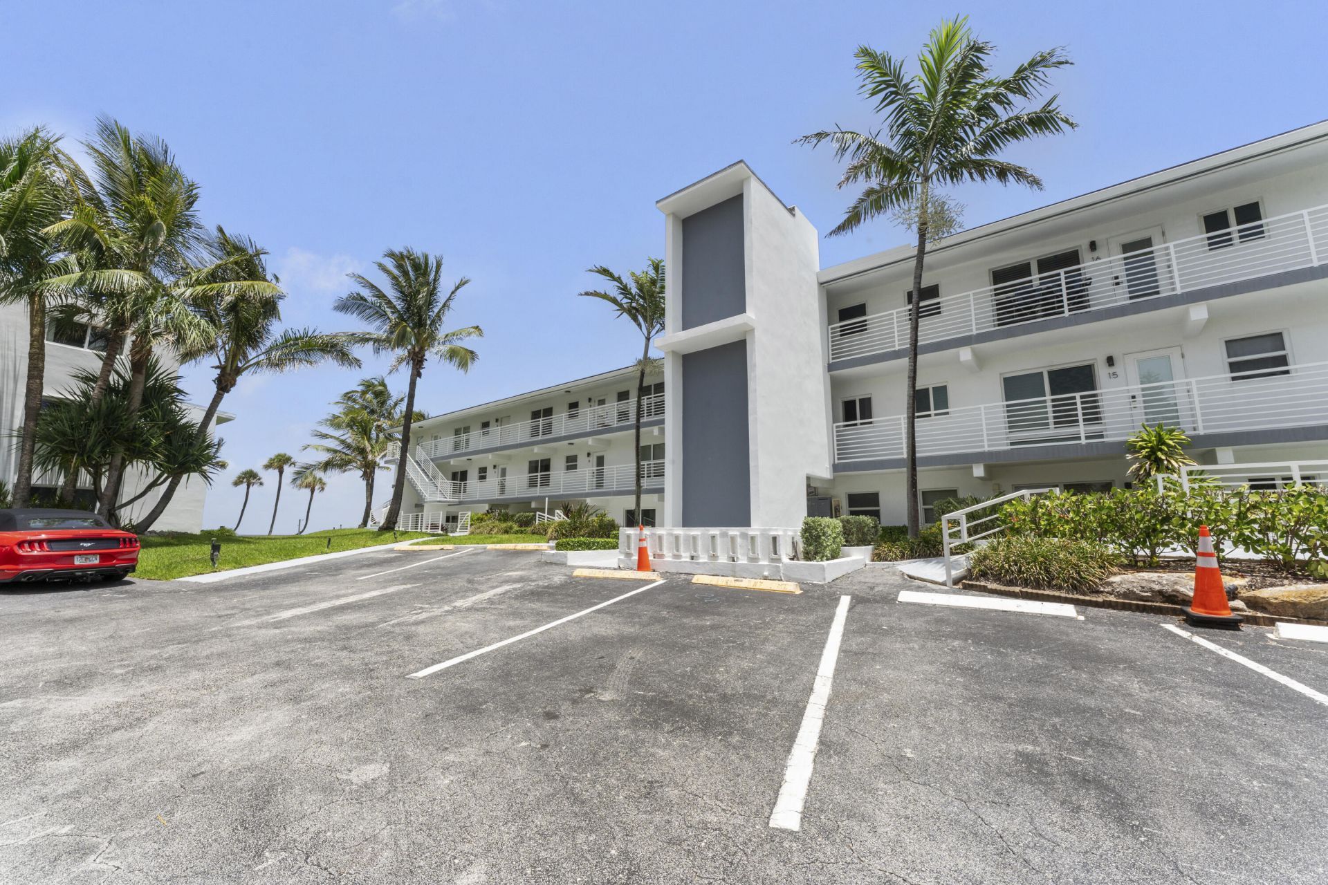 1041 Hillsboro Mile, Unit 5, Hillsboro Beach, FL 33062 Photo