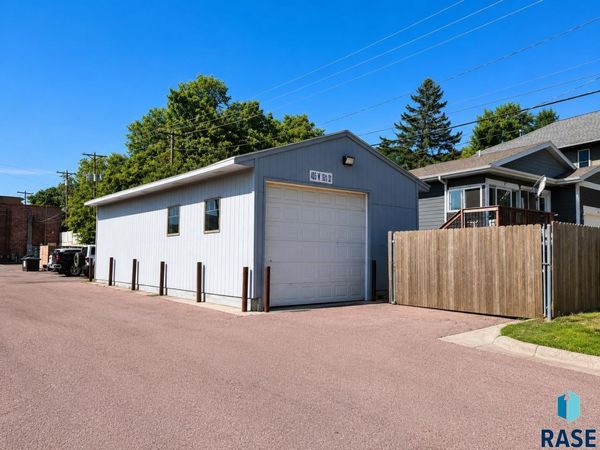 405 W 16TH St, Sioux Falls, SD 57104