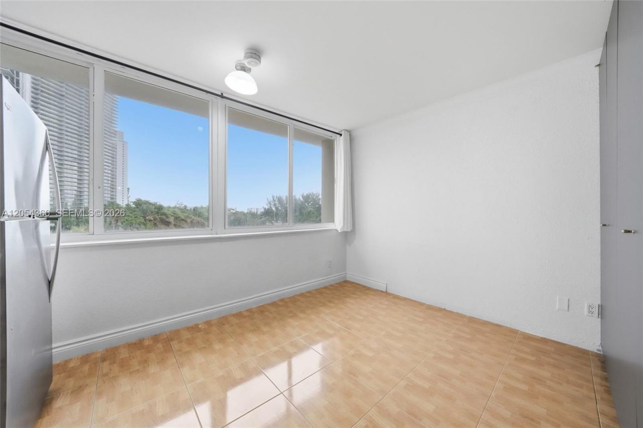 19201 Collins Ave, Unit 341, Sunny Isles Beach, FL 33160 Photo