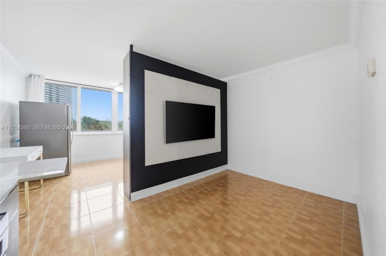 19201 Collins Ave, Unit 341, Sunny Isles Beach, FL 33160 Photo