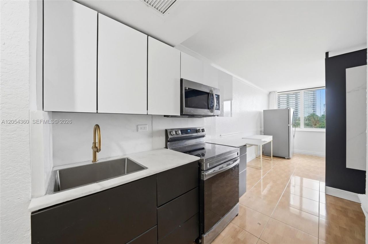 19201 Collins Ave, Unit 341, Sunny Isles Beach, FL 33160 Photo