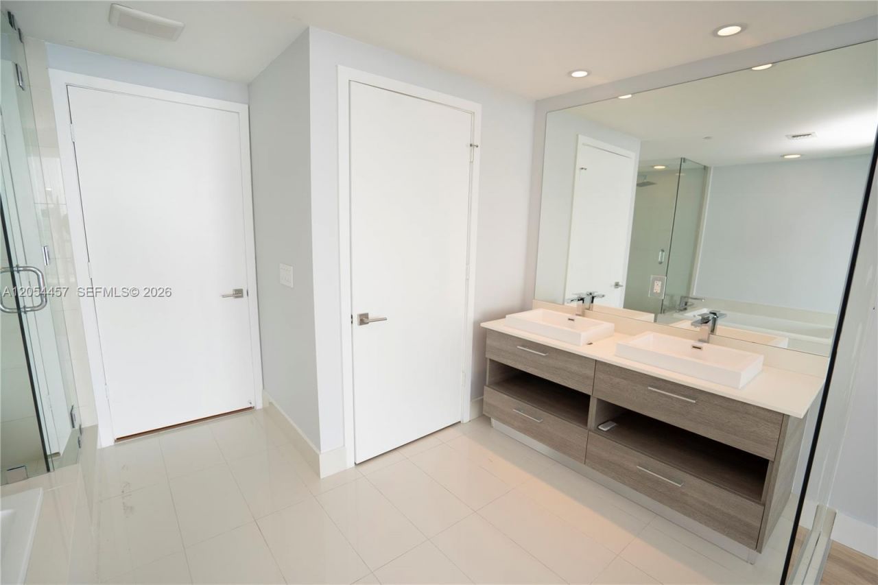 650 NE 32nd St, Unit 4104, Miami, FL 33137 Photo