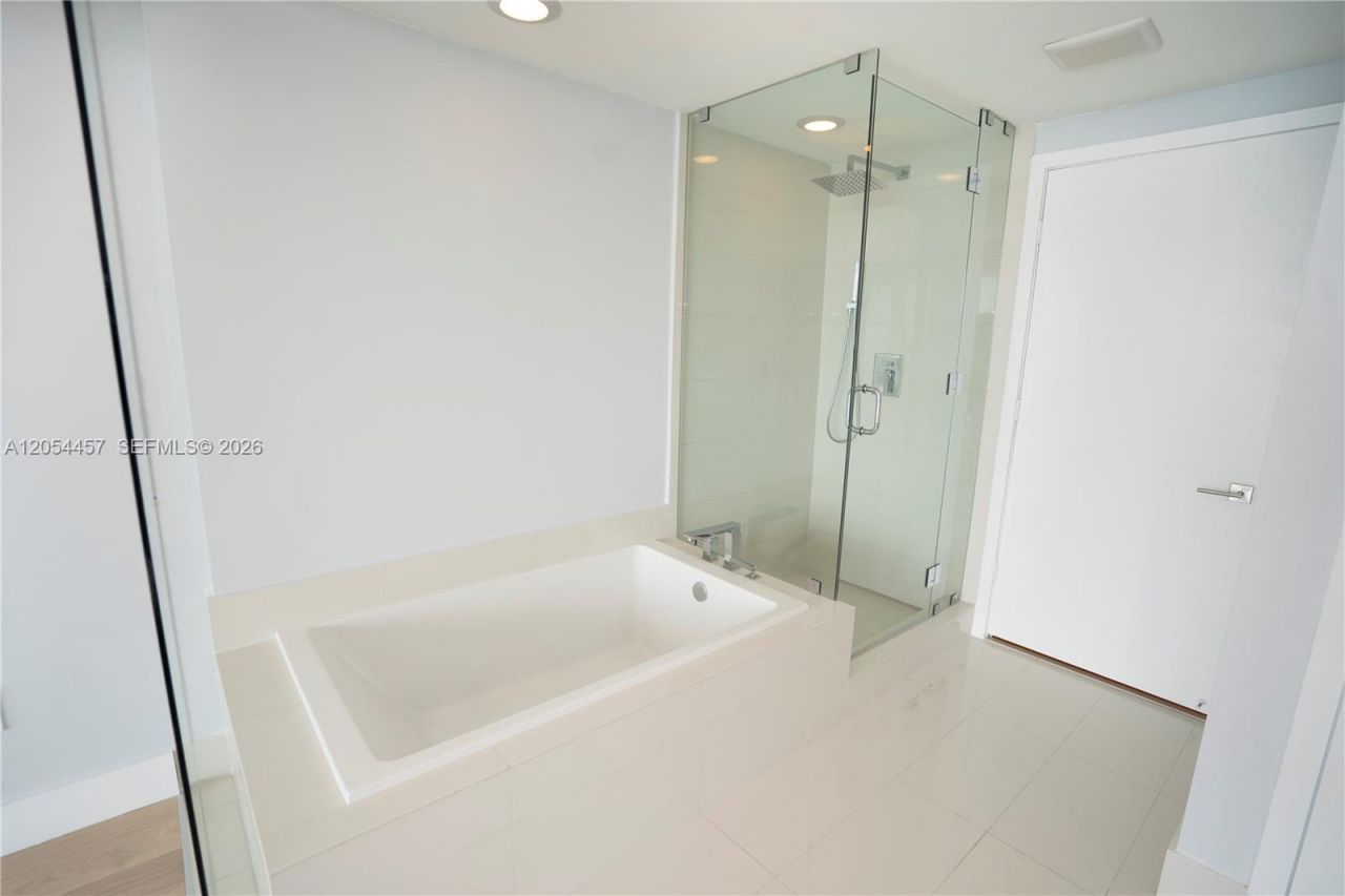 650 NE 32nd St, Unit 4104, Miami, FL 33137 Photo