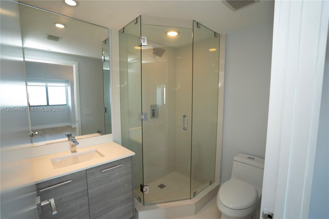 650 NE 32nd St, Unit 4104, Miami, FL 33137 Photo