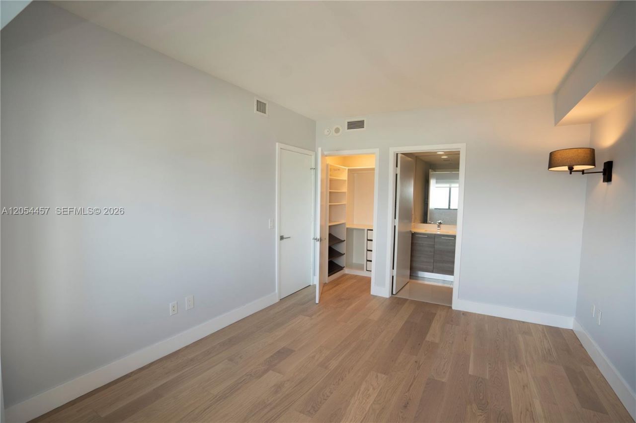 650 NE 32nd St, Unit 4104, Miami, FL 33137 Photo