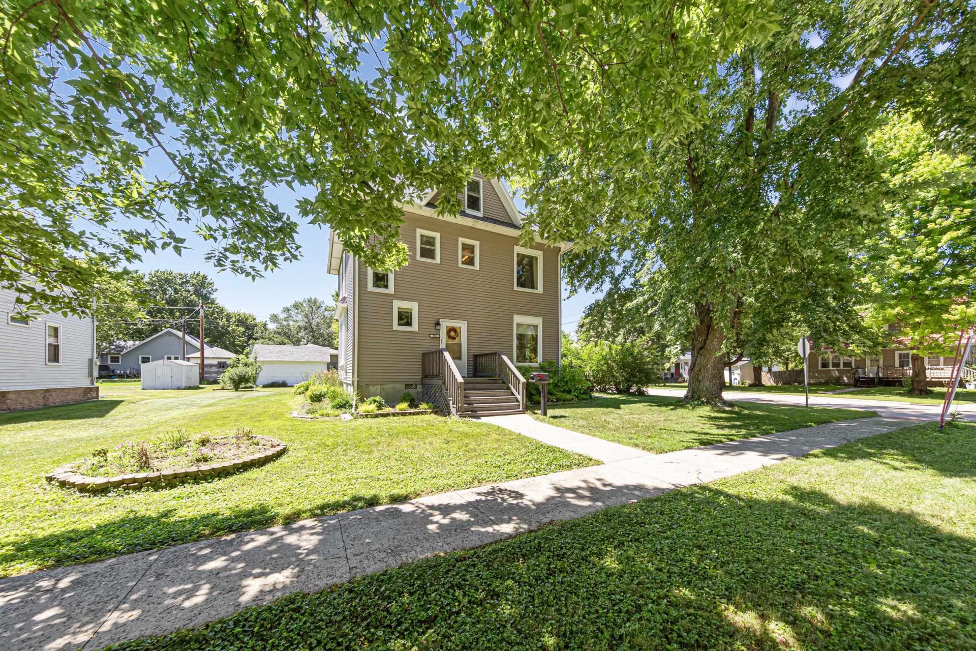501 Grand Avenue , Emmetsburg, IA 50536 Main Photo