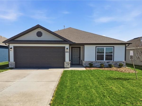 20271 W 195th Street, Spring Hill, KS 66083