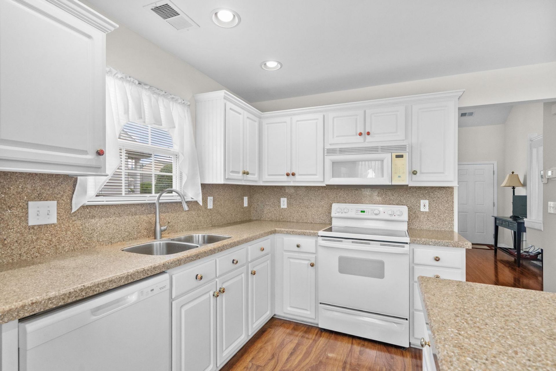 416 Whinstone Dr. Photo 14