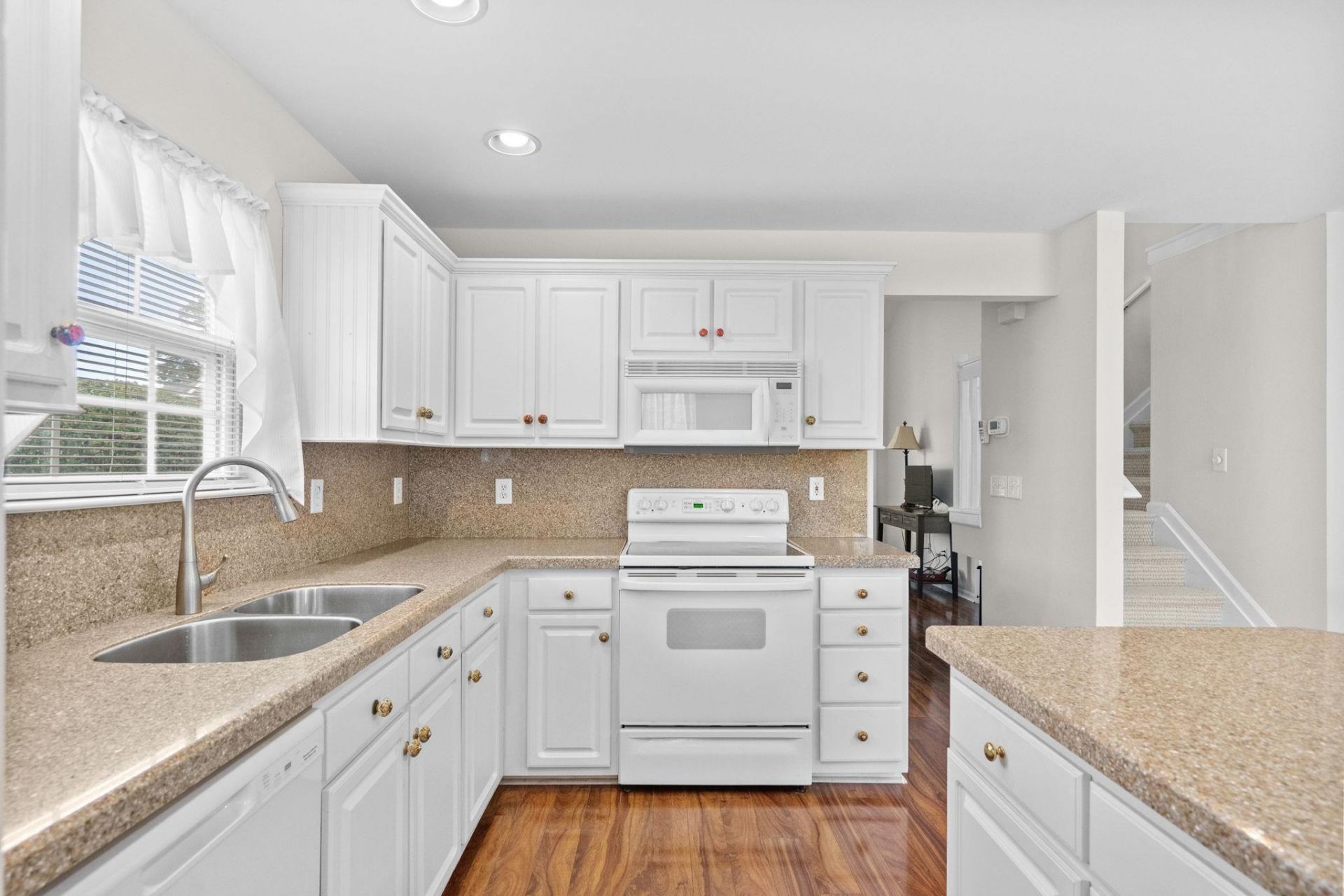 416 Whinstone Dr. Photo 15