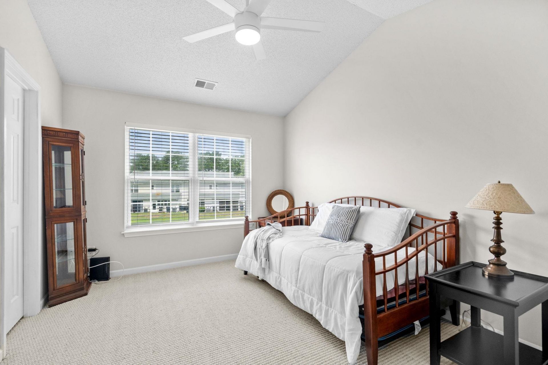 416 Whinstone Dr. Photo 31