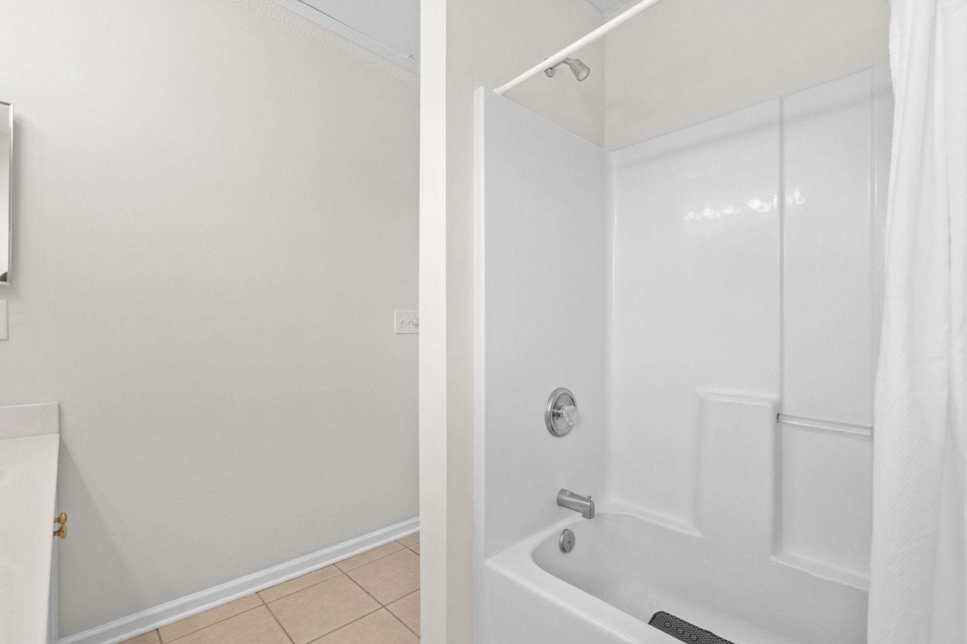 416 Whinstone Dr. Photo 37