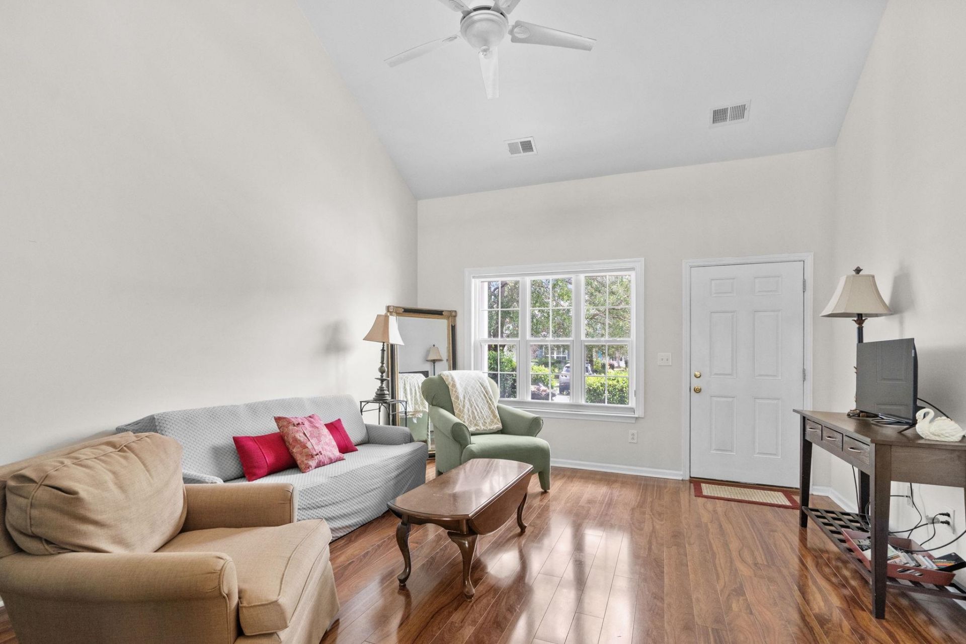 416 Whinstone Dr. Photo 6