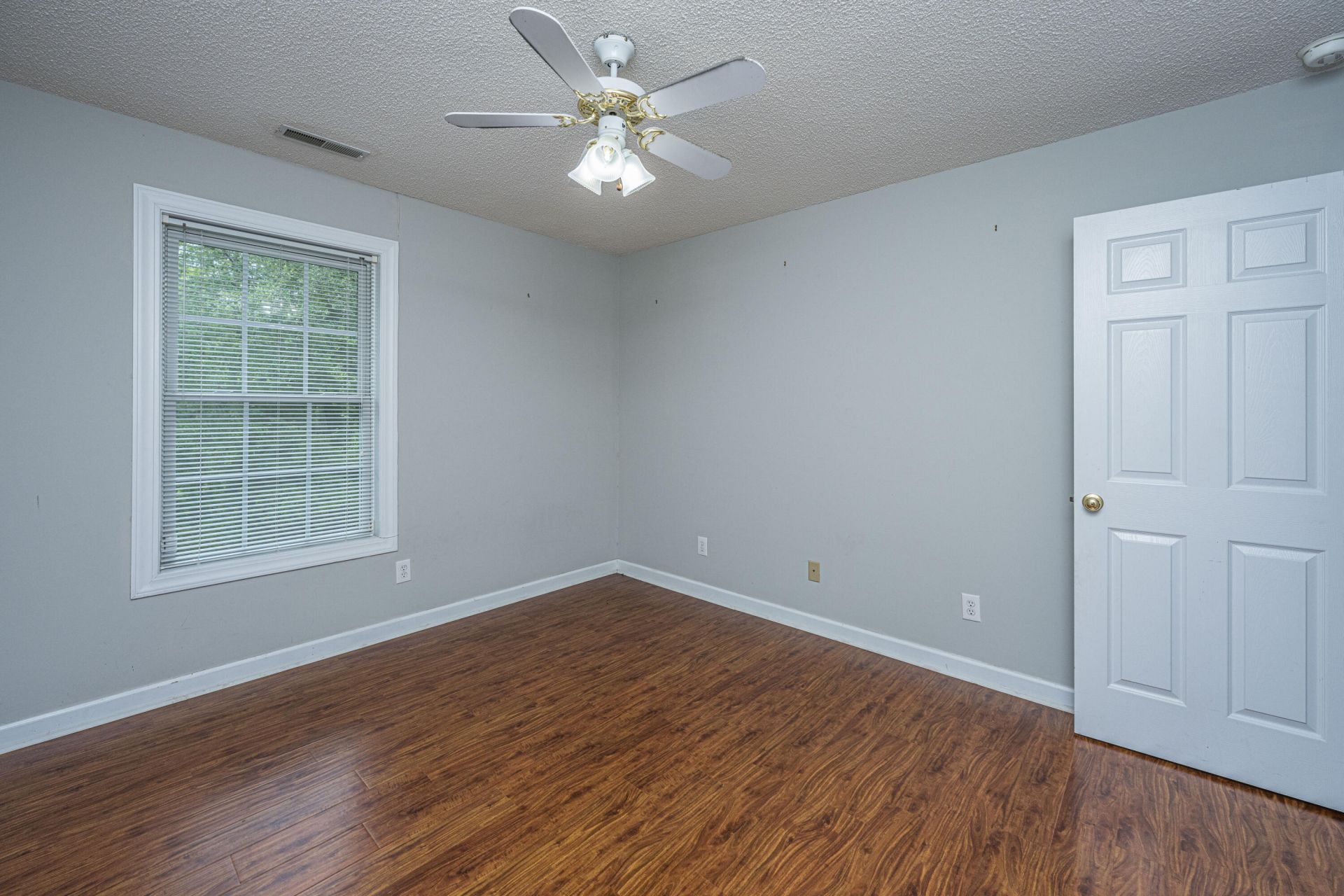 1543 Sterling Oaks Drive Photo 27