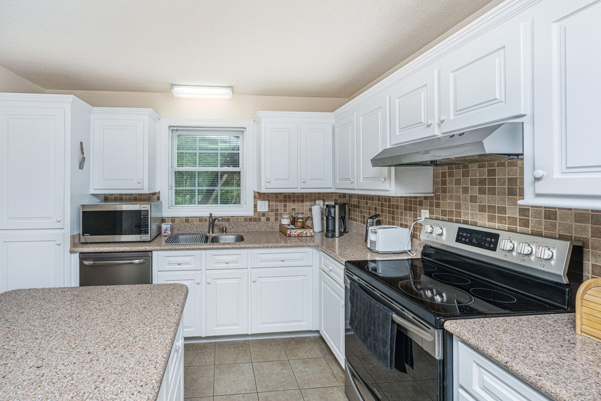 1543 Sterling Oaks Drive Photo 5
