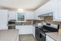 1543 Sterling Oaks Drive photo 4