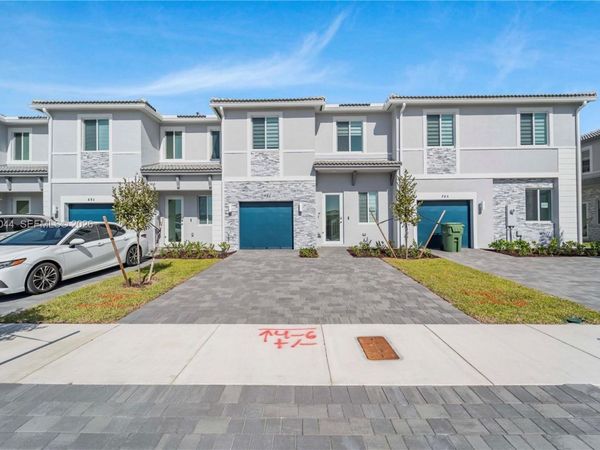 701 SE 13th St Cir , Homestead, FL 33034