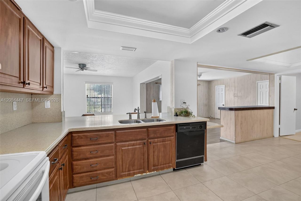 5620 SW 8th St, Plantation, FL 33317 Photo