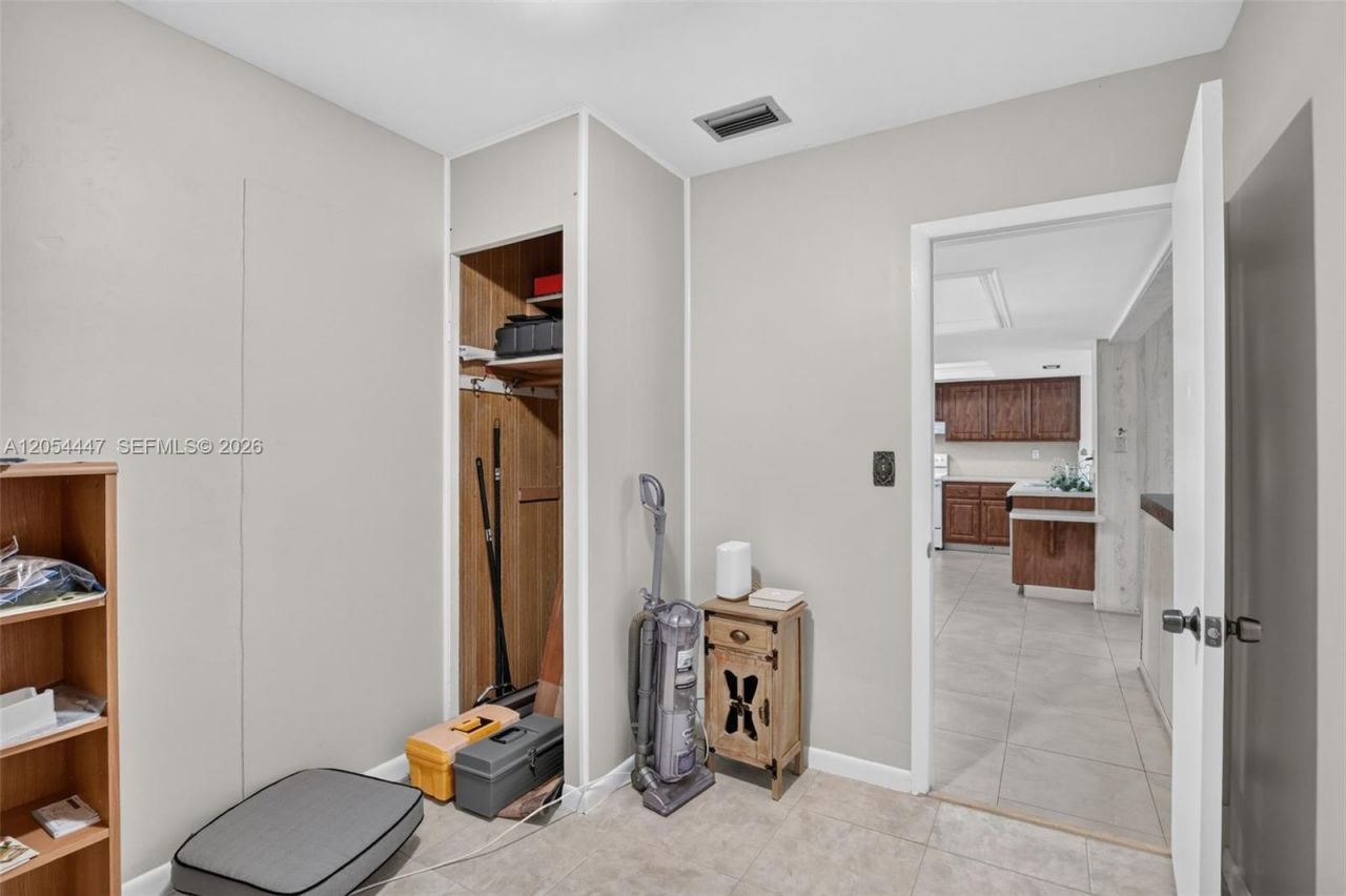 5620 SW 8th St, Plantation, FL 33317 Photo