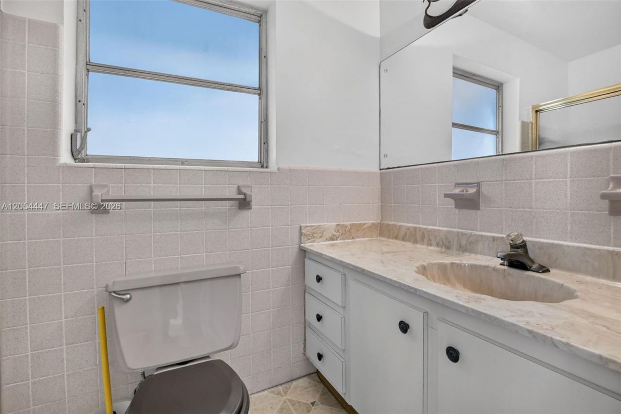 5620 SW 8th St, Plantation, FL 33317 Photo