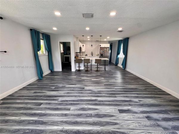 1158 NW 34th Ave, Miami, FL 33125