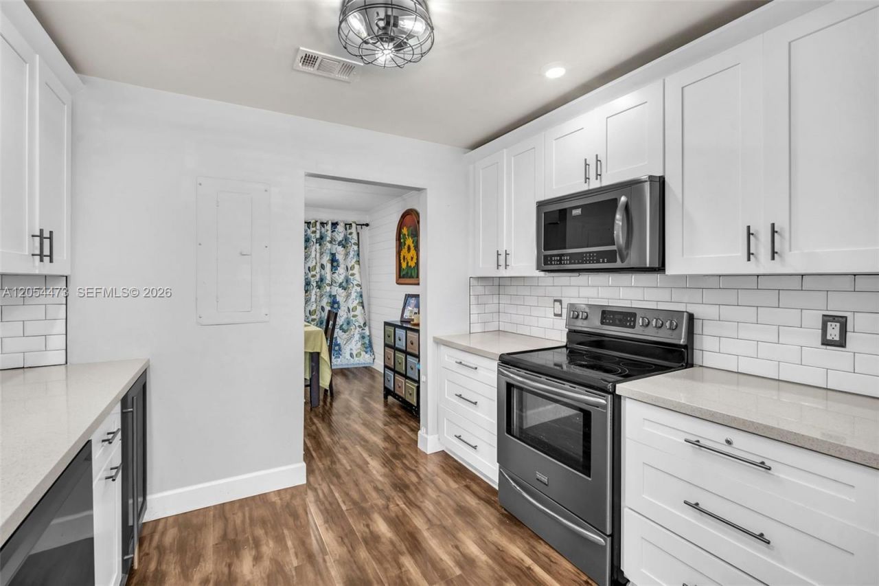 8747 Cleary Blvd, Plantation, FL 33324 Photo