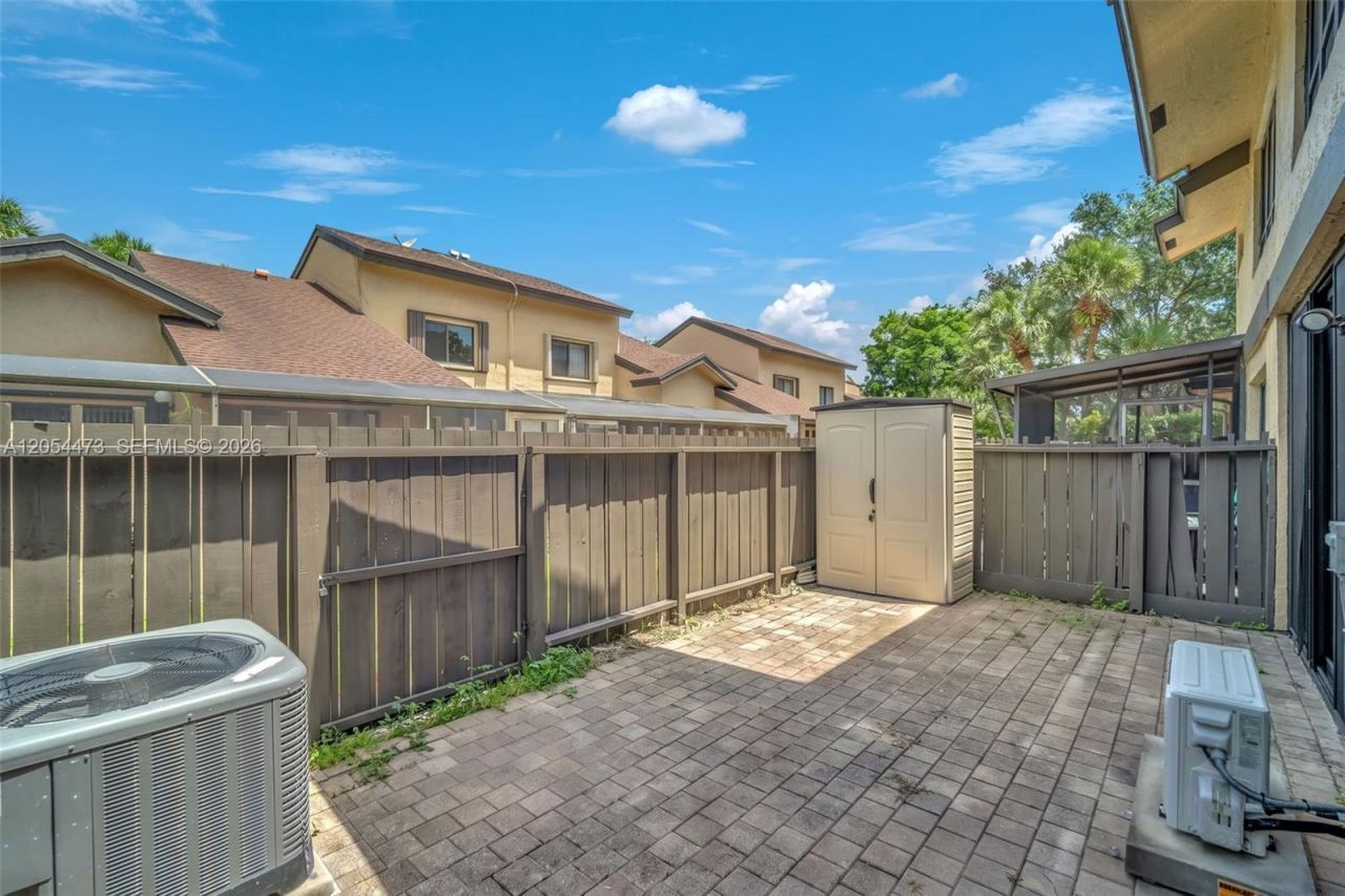 8747 Cleary Blvd, Plantation, FL 33324 Photo