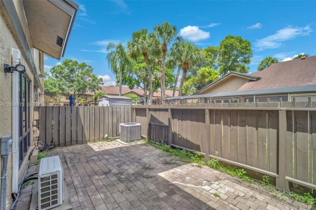 8747 Cleary Blvd, Plantation, FL 33324 Photo