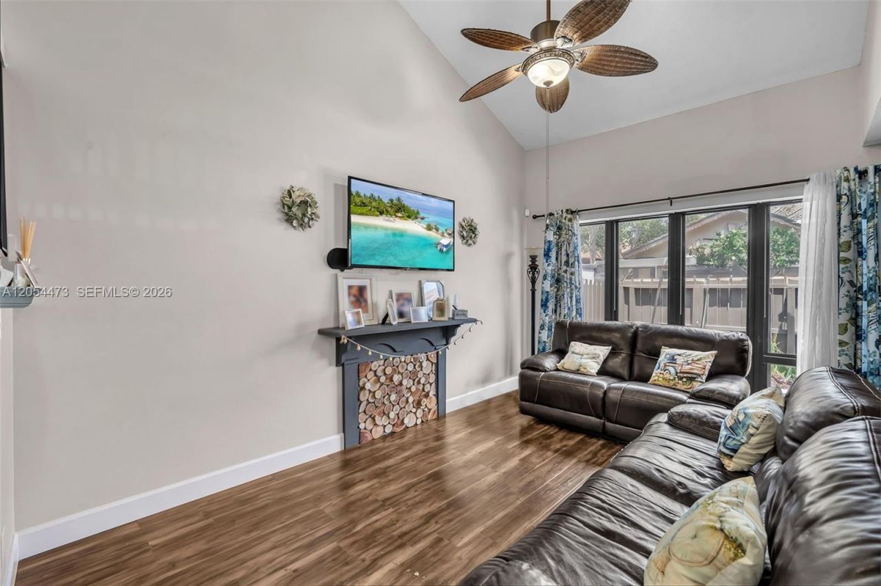 8747 Cleary Blvd, Plantation, FL 33324 Photo