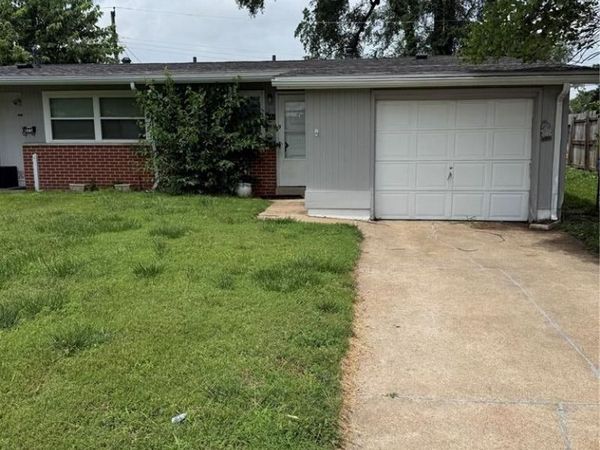 671 Southwell Lane , Florissant, MO 63031