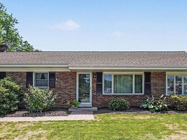 302 ROBIN ROAD, HERSHEY, PA 17033