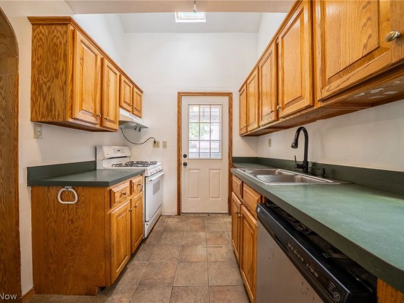 1563 Cordova Avenue, Lakewood, OH 44107 Photo 9