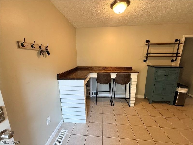 999 Renninger Road, Akron, OH 44319 Photo 2