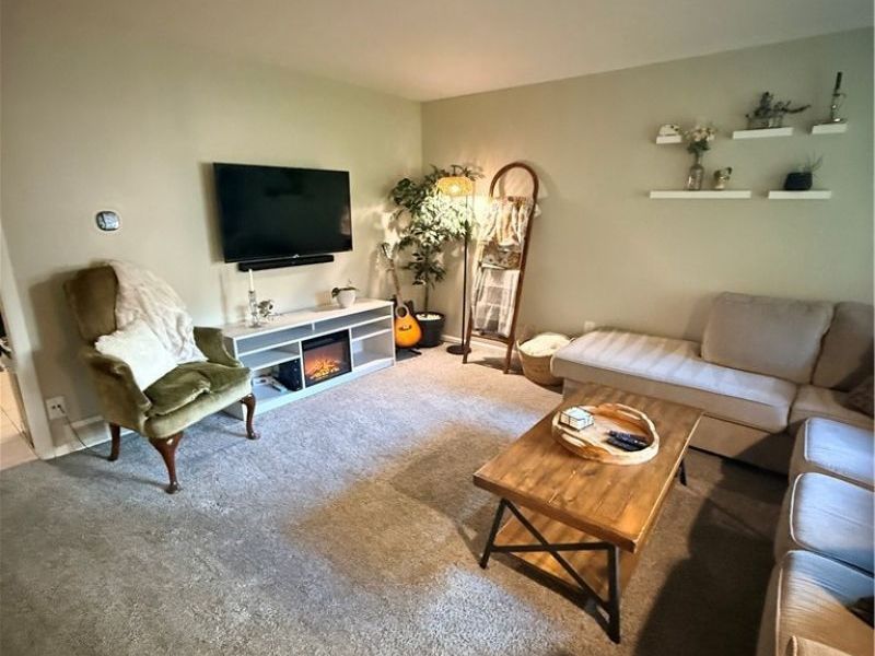 999 Renninger Road, Akron, OH 44319 Photo 6