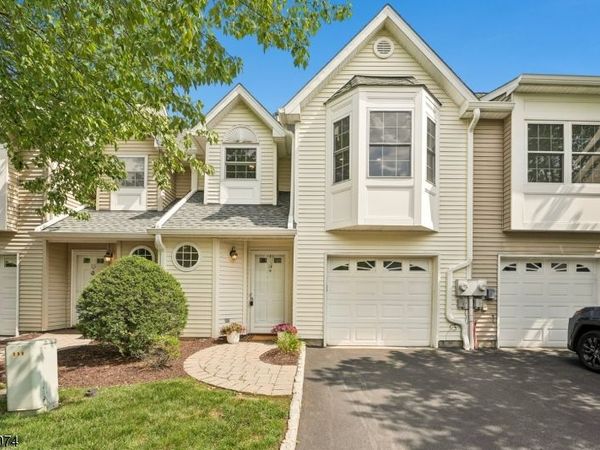 14 Helen Way, Berkeley Heights, NJ 07922