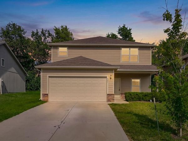 707 Roseberry Drive, Paola, KS 66071