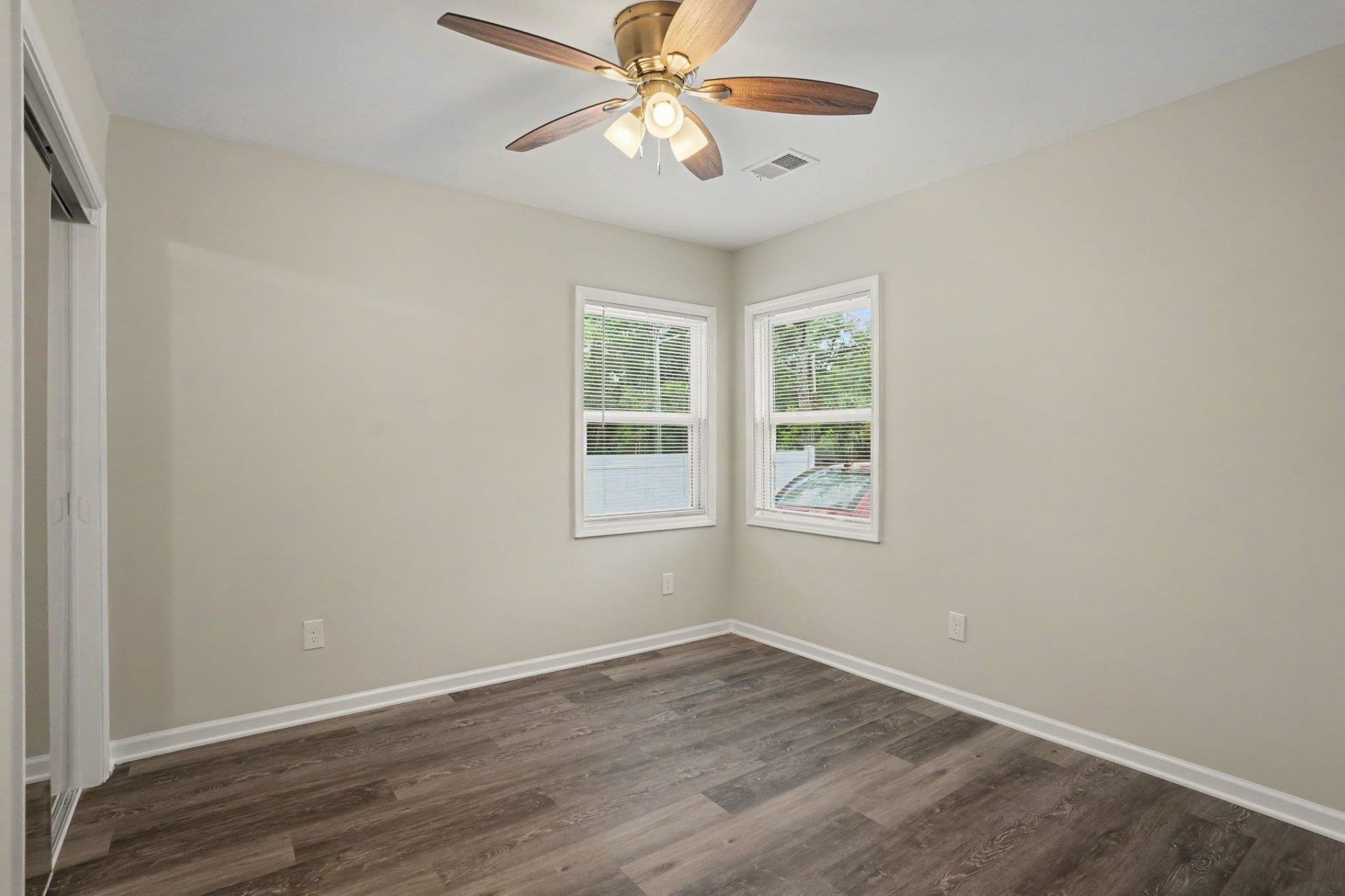 206 Maple St. Photo 16