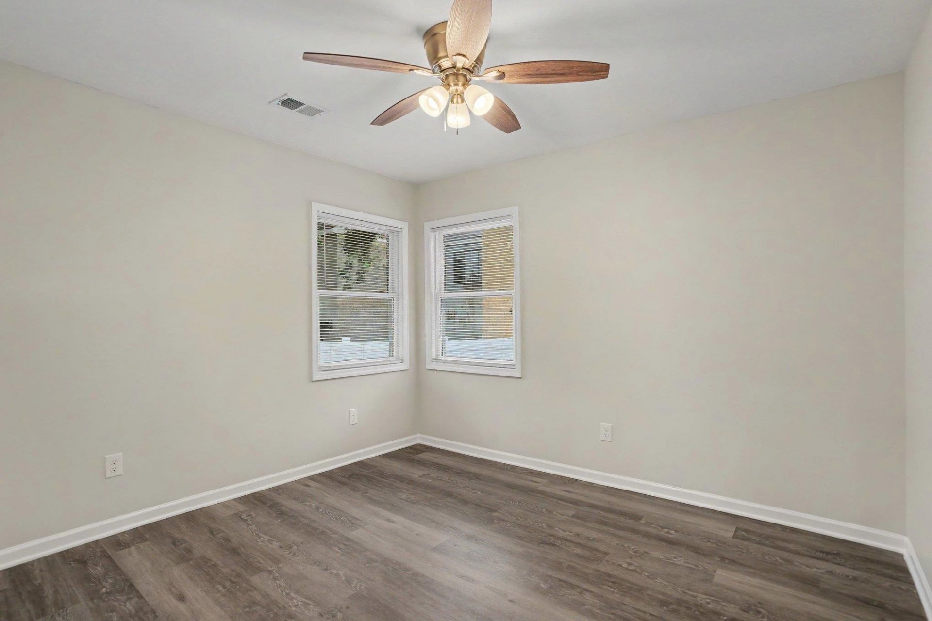 206 Maple St. Photo 18