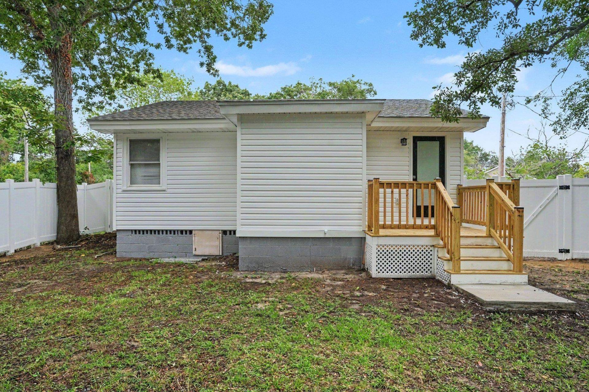 206 Maple St. Photo 24